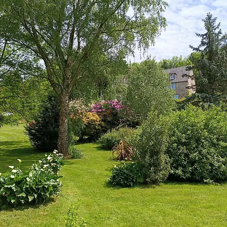 Le Clos De *